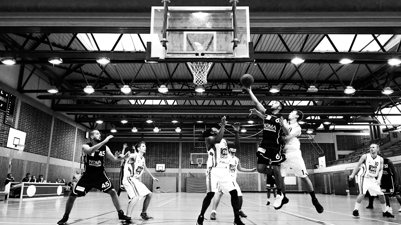 爱游戏手机登录入口 - 爱游戏（中国）·封面故事：凌晨四点的体能房